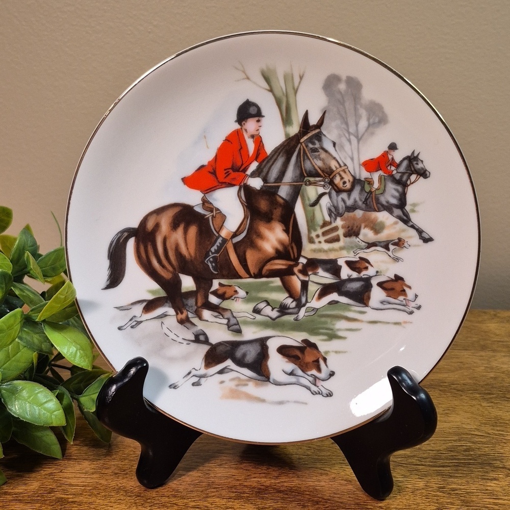VINTAGE Fox Hunt Scene Porcelain Decorative Plate with Gold Tone Rim Detail